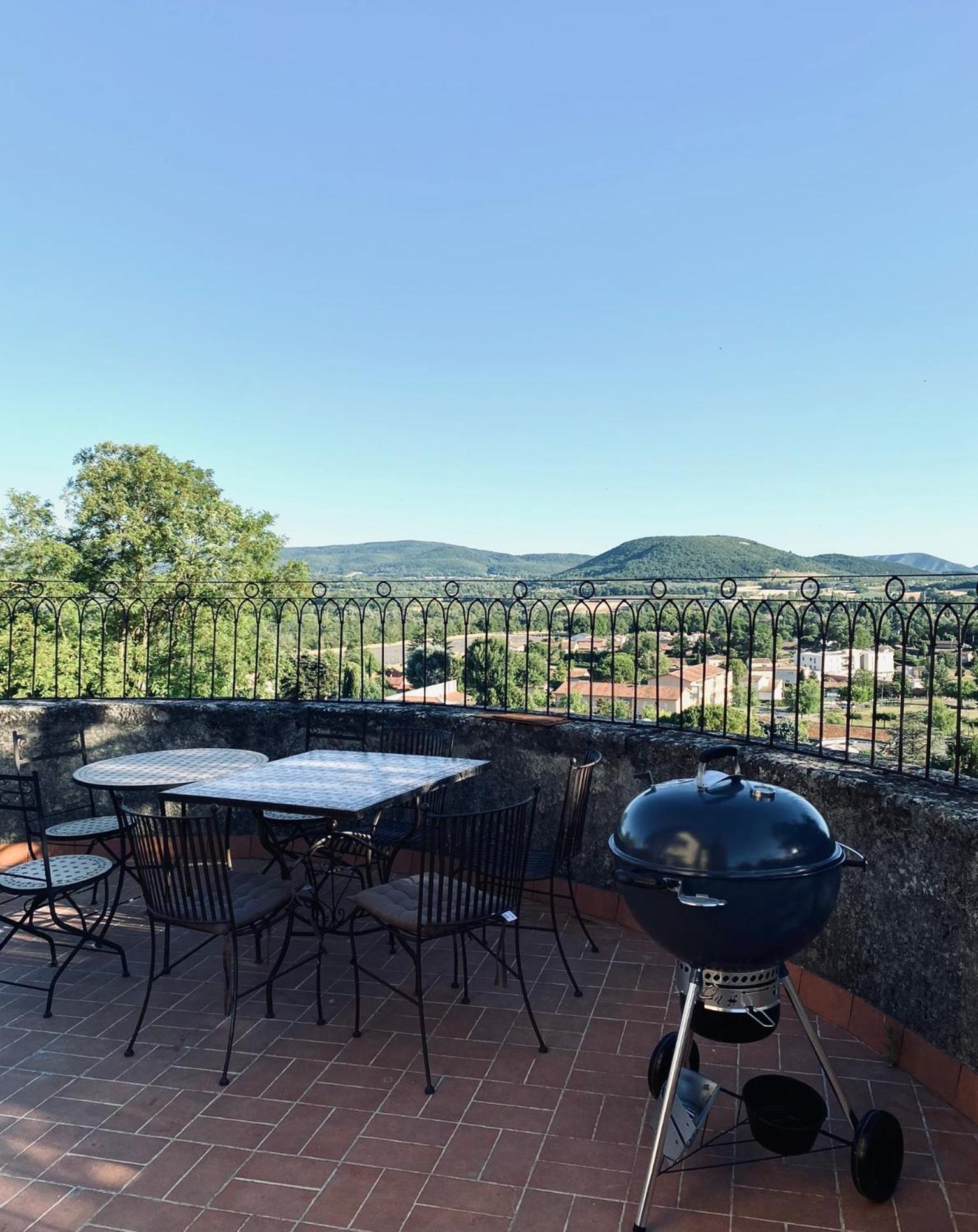דירות Montboucher-sur-Jabron Peaceful Retreat In Drome Provencale Castel מראה חיצוני תמונה